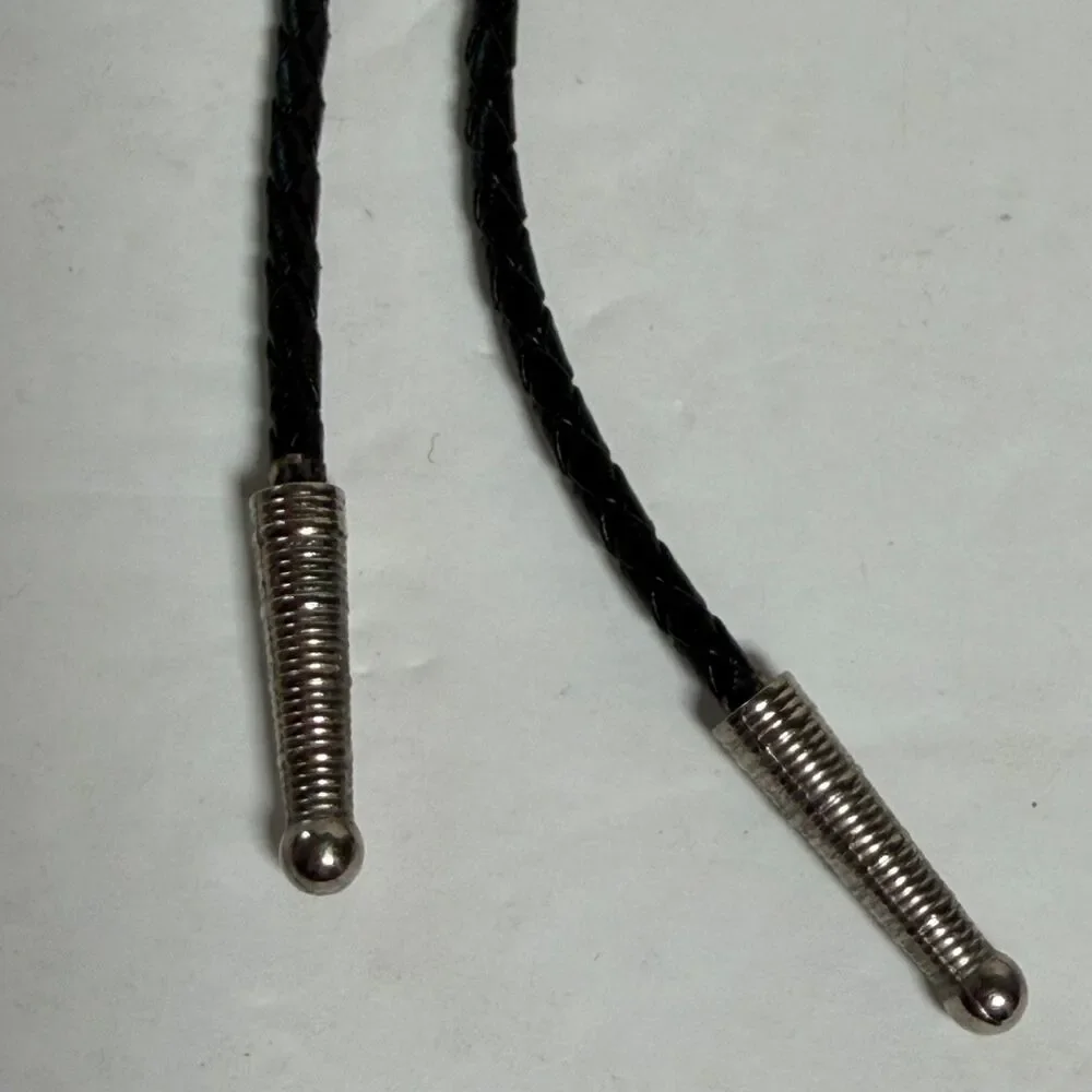 Vintage 1987 Siskiyou Pewter Native American Chief Bolo Tie Leather Western USA